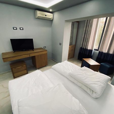 Hotel Piemonte Tirana Exteriör bild