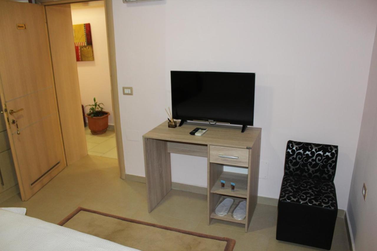 Hotel Piemonte Tirana Exteriör bild