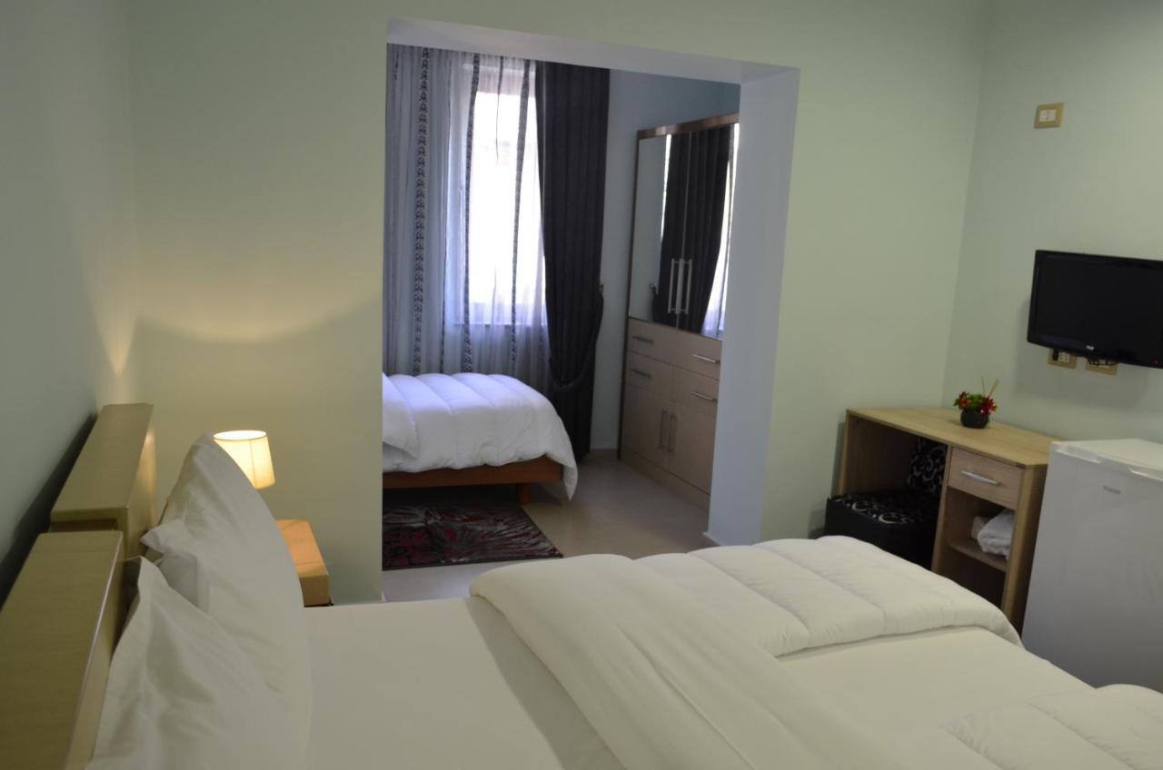 Hotel Piemonte Tirana Exteriör bild