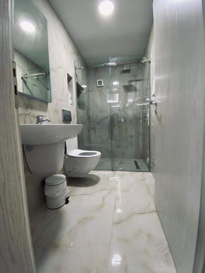 Hotel Piemonte Tirana Exteriör bild